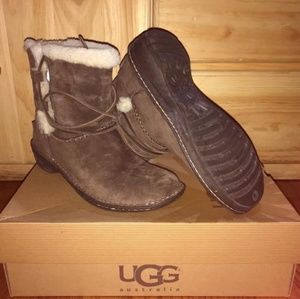 UGG Rianne Ankle Women Boot